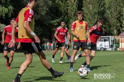 El Burgos CF ya entrena con la vista puesta en el Málaga. Fotos: BCF