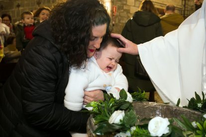 Instante de la celebración de la Misa de la Luz en la Real y Antigua de Gamonal. TOMÁS ALONSO