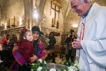 Instante de la celebración de la Misa de la Luz en la Real y Antigua de Gamonal. TOMÁS ALONSO