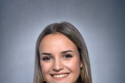 Con 17 años, Carmen Tejela estudia Grado Medio en Gestión Administrativa en el colegio Santa Catalina. Pronto partirá a Malta a hacer un Erasmus y a la vuelta continuará sus estudios con Integración Social en Madrid.