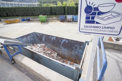 Punto limpio de la avenida Islas Baleares.