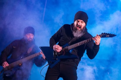 Gamonal disfruta de Las Candelas a ritmo del rock y el metal. Sexma abrieron el festival. FOTOS: TOMÁS ALONSO