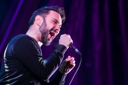 Gamonal disfruta de Las Candelas a ritmo del rock y el metal. Sexma abrieron el festival.  TOMÁS ALONSO