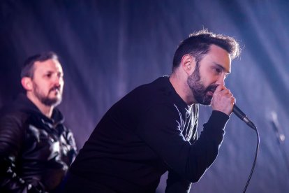 Gamonal disfruta de Las Candelas a ritmo del rock y el metal. Sexma abrieron el festival. TOMÁS ALONSO