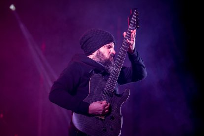 Gamonal disfruta de Las Candelas a ritmo del rock y el metal. Sexma abrieron el festival. TOMÁS ALONSO