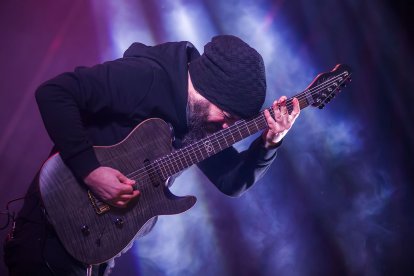 Gamonal disfruta de Las Candelas a ritmo del rock y el metal. Sexma abrieron el festival. TOMÁS ALONSO