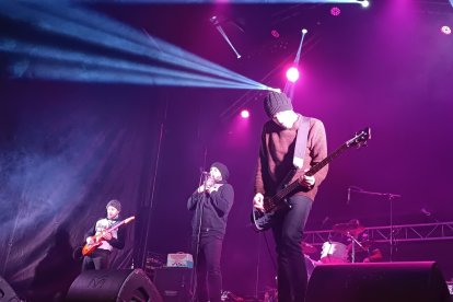 El rock enérgico de Perrosdepaja puso el broche de oro a la cita. D. S. M.