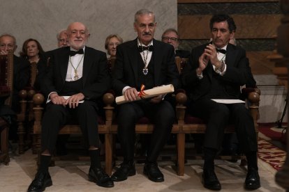 El paleoantropólogo y biólogo José María Bermúdez de Castro ha ingresado como miembro de la Real Academia Española para ocupar la silla K. RAE