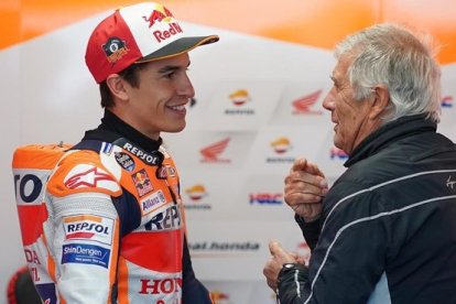 Giacomo Agostini, récord de títulos (15), ha visitado a Márquez en Australia.