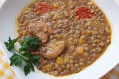 El calcio es un mineral que ayuda a formar y mantener los huesos y dientes sanos