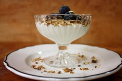 El yogur natural aporta 110 mg por cada 100g