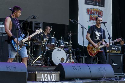 Los burgaleses A Sako fueron la novedad ayer en el Zurbarán Rock, en el que debutaron. SANTI OTERO