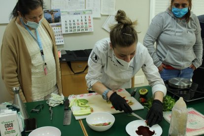 Marina Llamas, chef del Hola Flora durante su taller. G.G.C.