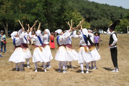 Danzadores en la fiestas de la Virgen de la Oca. E.R.