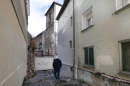 El Callejón de las Brujas en septiembre del 2019, cuando estaba tapiado el acceso. SANTI OTERO