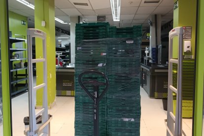 Dia se afana estos días en vaciar las tiendas