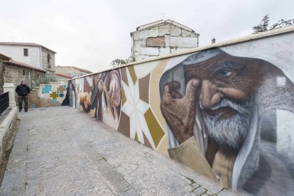 Vista de la calle Embajadores, desde otro punto de vista. SANTI OTERO
