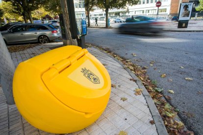 Salero en la calle Vitoria, a la altura de la delegación de Hacienda. TOMÁS ALONSO