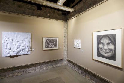 Exposición de pintura y escultura titulada 'Emociones y sentimientos', de Paco Ortega. FOTOS: © ECB / SANTI OTERO