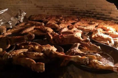 El horno de leña da un toque especial al lechazo pero en casa también se puede preparar muy rico