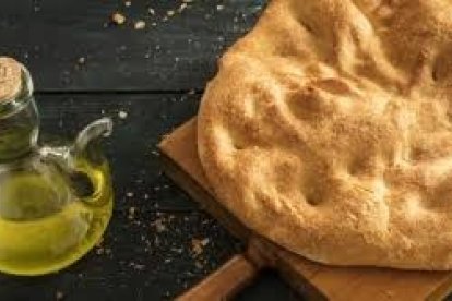 El pan de torta de Aranda es un complemento perfecto para el lechazo asado