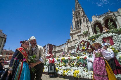Ofrenda de flores a Santa María la Mayor. TOMÁS ALONSO