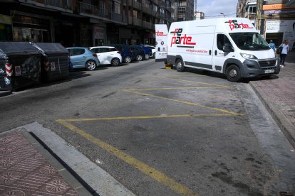 Zona de carga y descarga en Gamonal. TOMÁS ALONSO