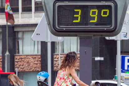 Los termómetros volverán a pasar de los 38ºC desde el martes. TOMÁS ALONSO