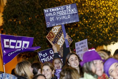 Algunos de los carteles que se pudieron leer en la cita. S.O.