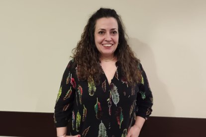 Elena Arauzo, tiene 44 años y es técnico superior en Vitivinicultura. 