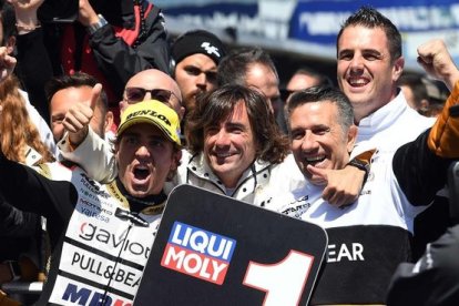 Albert Arenas, 'Pablete' Nieto y Jorge Martínez 'Aspar', celebran la victoria del catalán.