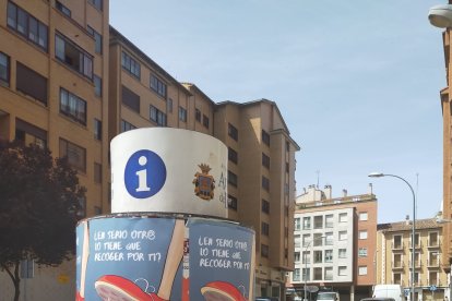 La campaña se completa con carteles para concienciar sobre los excrementos caninos