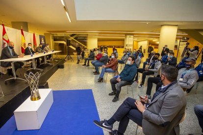 La recepción municipal estuvo marcada por las medidas de seguridad,