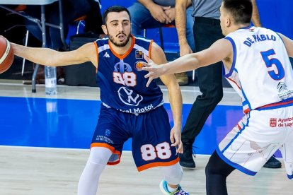 Cuevas, jugador del Tizona UBU. SANTI OTERO