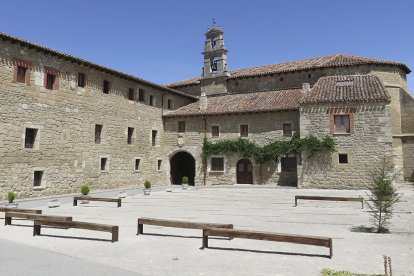 En el monasterio de Nuestra Señora del Espino de Vivar del Cid se conservó el códice durante algunos años.