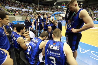 Tras cinco triunfos consecutivos, el equipo naufragó en Palencia y Paco Olmos fue destituido. © ECB