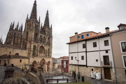 Edificio de la la plaza anta María en una vista desde la plaza de Santa María, número 8, desde la calle Fernán González. TOMÁS ALONSO