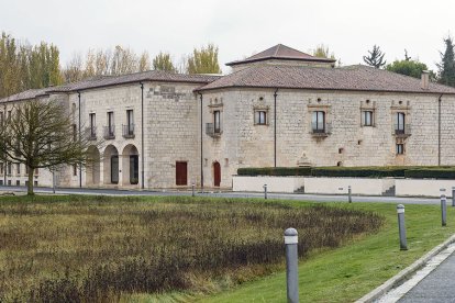 Fachadas norte y oeste del palacio de Saldañuela. SANTI OTERO