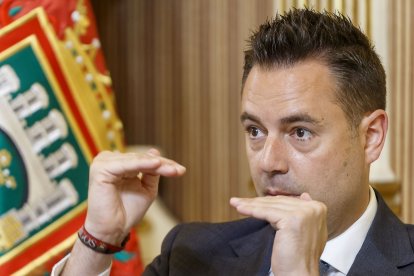 El alcalde de Burgos, Daniel de la Rosa. © ECB / SANTI OTERO