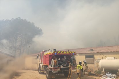 Los bomberos de Burgos actuando en Santo Domingo de Silos.