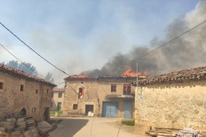 Los bomberos de Burgos actuando en Santo Domingo de Silos.