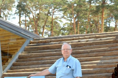 A sus 62 años, José Cuesta lleva más de media vida retratando la belleza de la naturaleza a través de su cámara. FOTOS : © ECB / R. FERNÁNDEZ