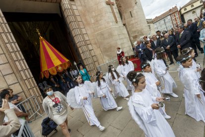 Salida de la Umbrela de la Catedral. SANTI OTERO