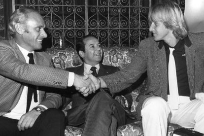 Josep Lluís Núñez entre el técnico Udo Lattek y Bernd Schuster.