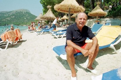 Josep Lluís Núñez, de vacaciones en Formentera, en 1998.