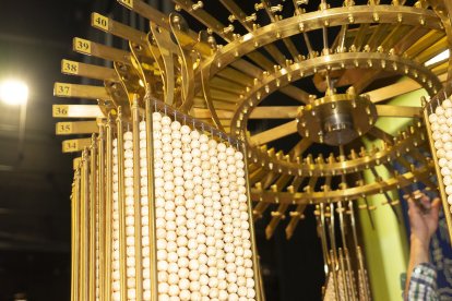 Las bolas del sorteo de lotería de Navidad.