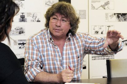 Fermín durante una entrevista para EL CORREO DE BURGOS cuando era capellán de la prisión. ECB