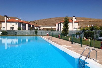 Las piscinas abren en horario de 12 a 21 horas todos los días de verano. 