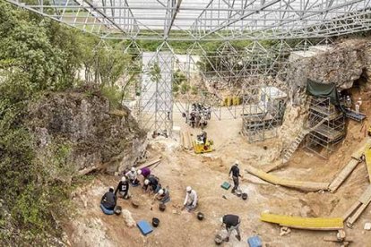 Miembros del equipo de investigación en Cueva Fantasma.-SANTI OTERO