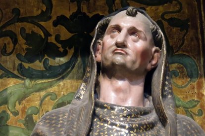 Rostro de san Benito en el retablo de Vileña. © DARÍO GONZALO